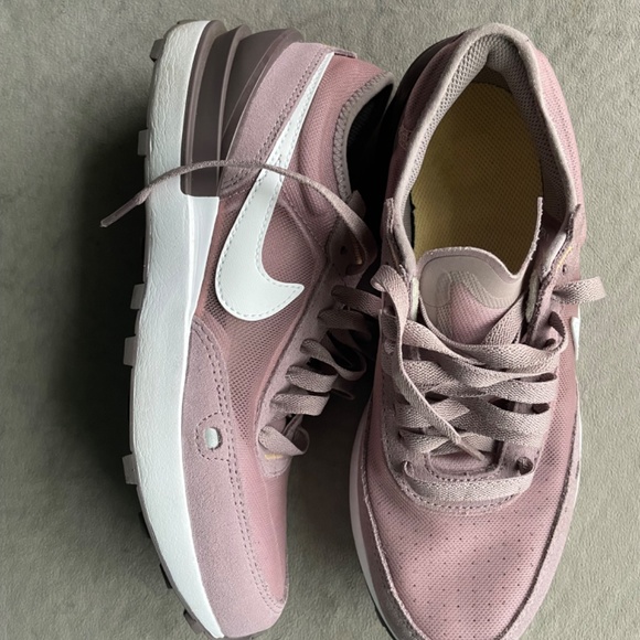 Nike Waffle One Big Kids size 5 - Picture 4 of 8